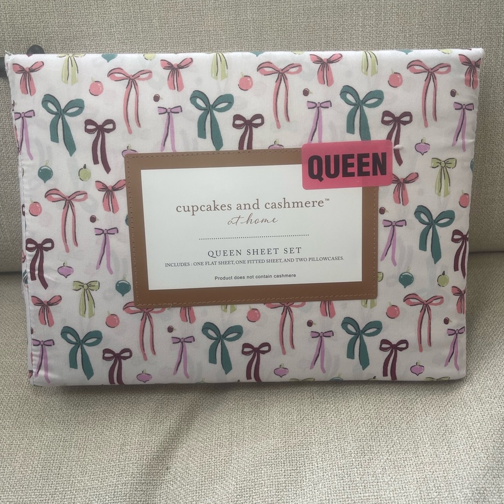 Cupcakes and Cashmere Christmas Holiday Colorful Bows Sheet Set - Queen